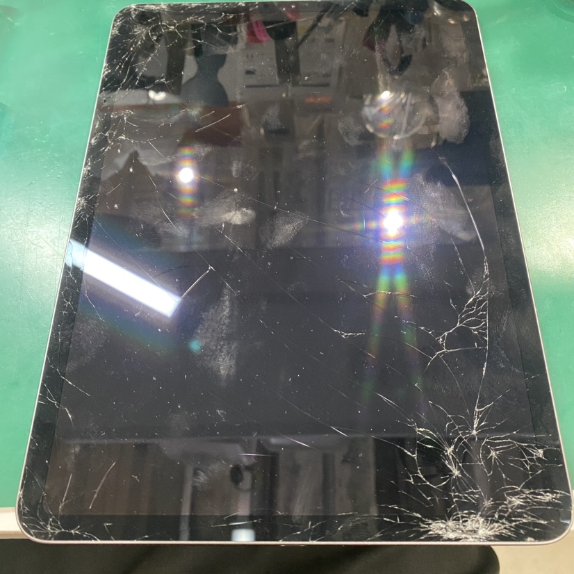 iPadAir4（アイパッドエアー4）のガラス割れ、画面割れは「スマホ修理工房池袋P’パルコ店」で即日修理！