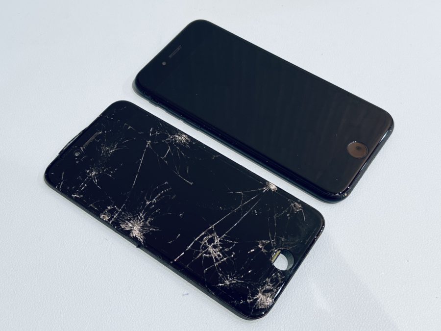 何度も落として画面全体がバキバキに割れてしまったiPhoneSE第2世代(アイフォン)の画面交換修理を行いました！