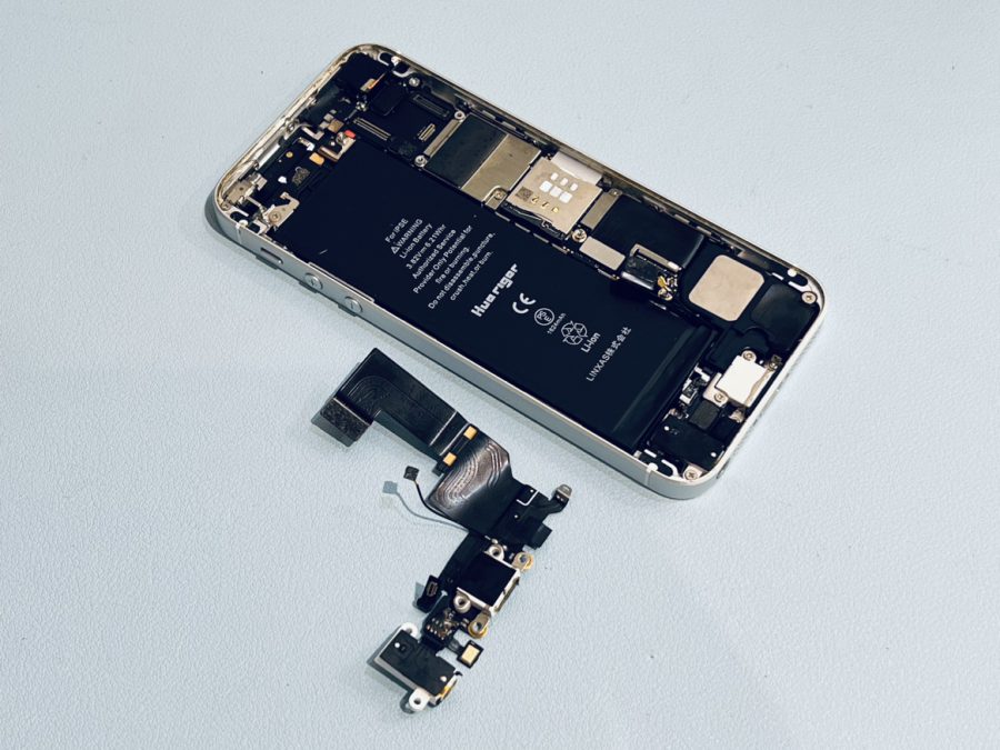 iPhoneSE第一世代(アイフォン)の充電コネクター修理はスマホ修理工房水戸オーパ店にお任せください！