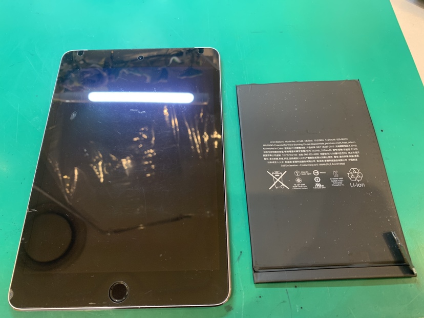 iPad mini4（アイパッドミニ4）のバッテリーの減りが早いと感じてきたらスマホ修理工房新宿PePe店でサクッと交換！