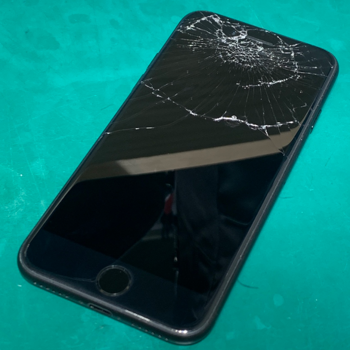 画面の割れはご相談ください！iPhoneSE2(アイフォンSE第二世代）画面交換【スマホ修理工房ココリア多摩センター店】
