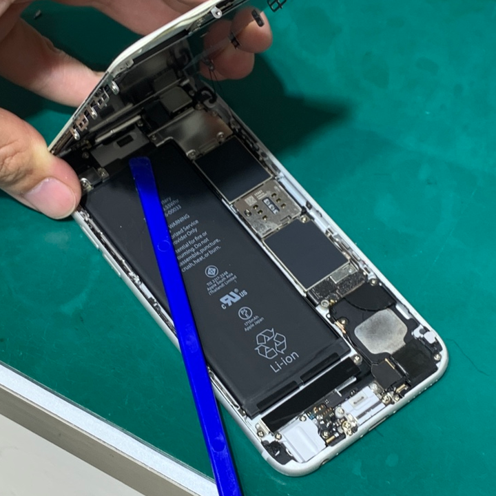 電源が入らないときは電池交換で直るかも？iPhone6s（アイフォン）バッテリー交換【スマホ修理工房多摩センター店】