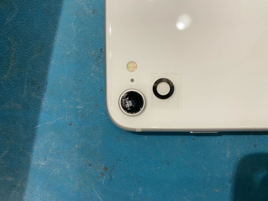仙台市よりお越しのお客様よりiPhoneSE2（アイフォン）のカメラレンズの窓ガラス割れ交換承りました！