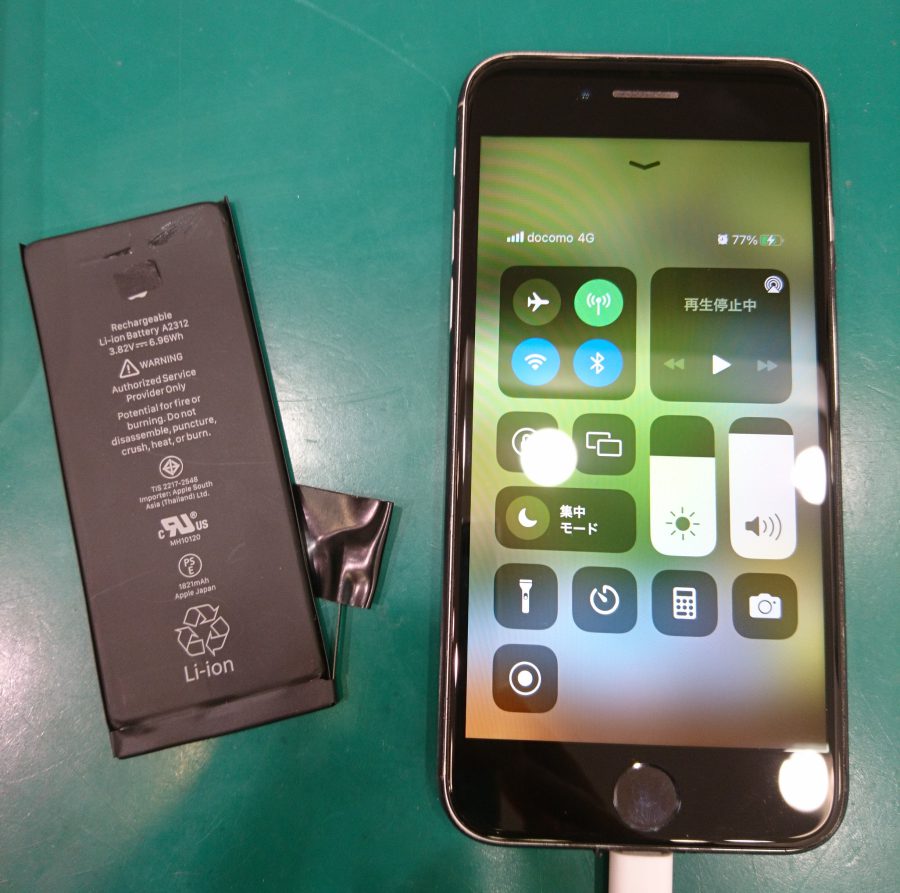東京都板橋区からお越しのお客様より、iPhoneSE2(アイフォンSE2)のバッテリー交換修理でお持ち込み頂きました。