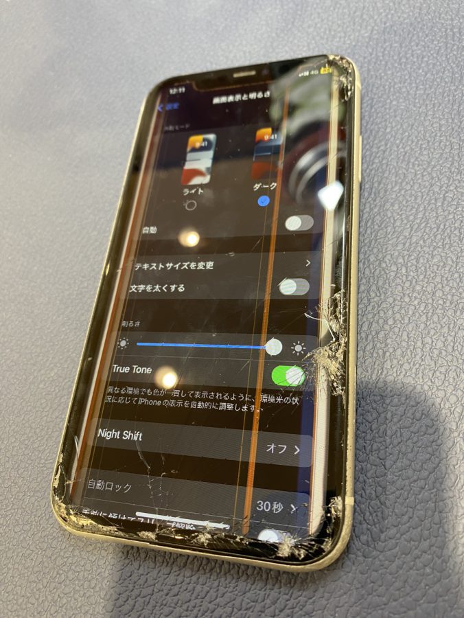 液晶に縦線⁉iPhone11（アイフォンイレブン）お持ち込み頂き即日修理対応しました!