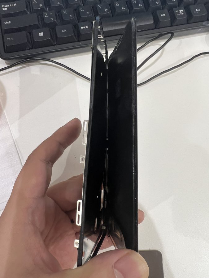 iPhoneXR（アイフォン)の画面が剥離して突然見えなくなった…