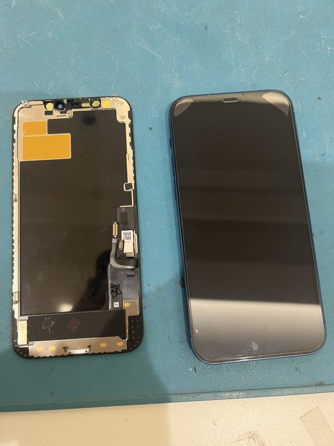 iPhone12 画面が真っ暗で液晶がまともに映らない！データそのままで即日修理対応いたします！【イオンモール福岡店】