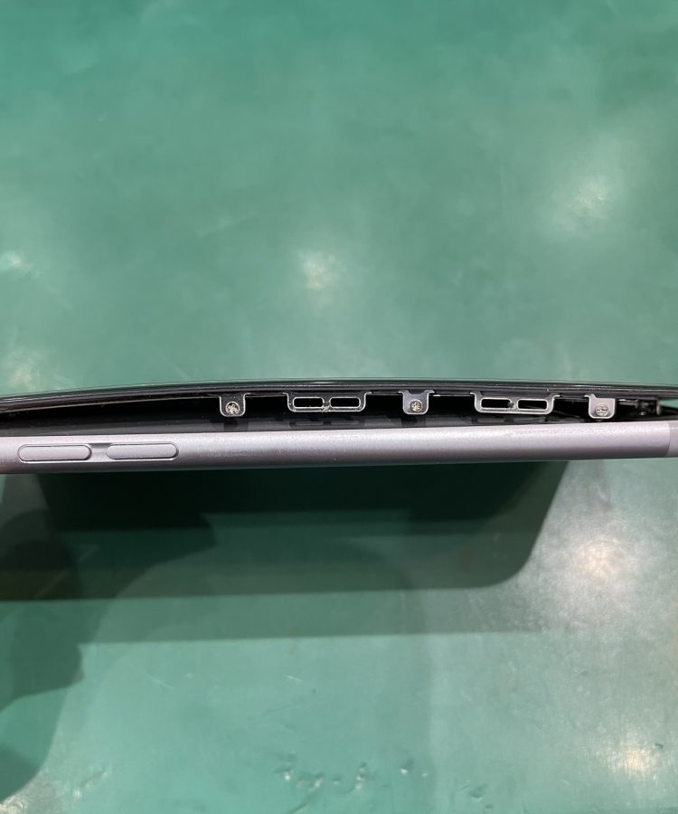 iPhone6S（アイフォン）のバッテリー膨張でお悩みの方は【スマホ修理工房池袋P‘パルコ店】へ！
