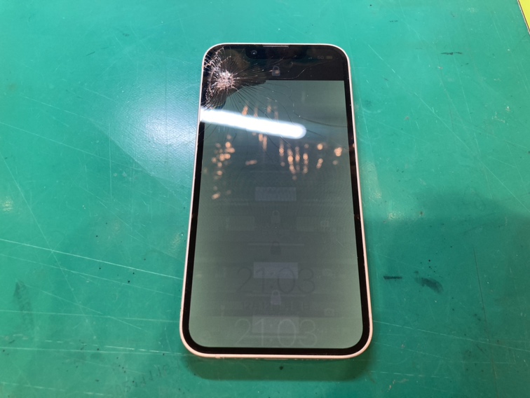 iPhone13mini(アイフォン13ミニ)の画面交換も即日修理◎【スマホ修理工房新宿PePe店】