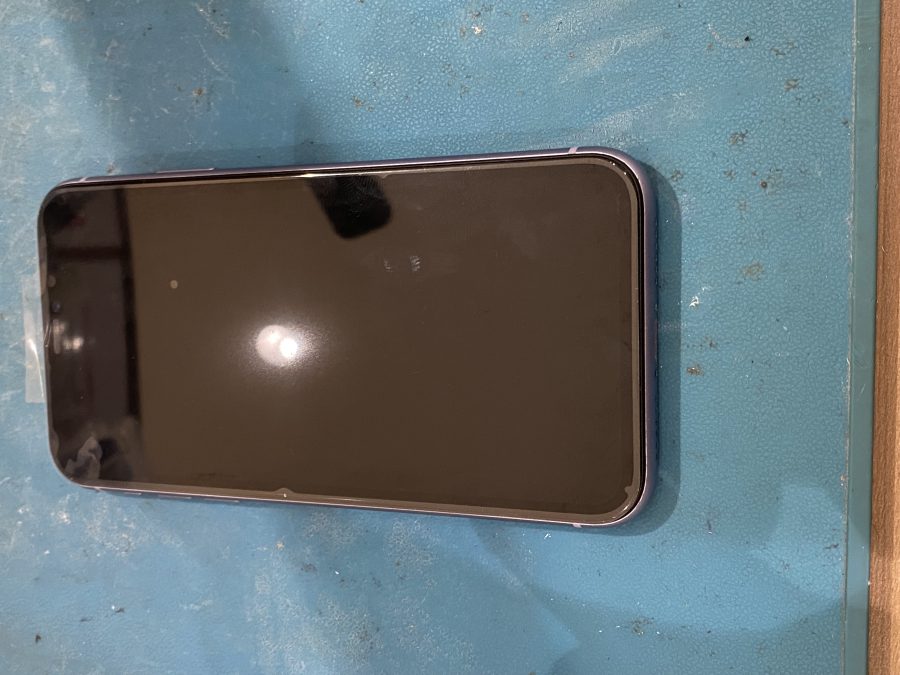 ガラスが割れたiPhone11（アイフォンイレブン）データそのまま即日修理可能です!【スマホ修理工房　仙台PARCO２店】