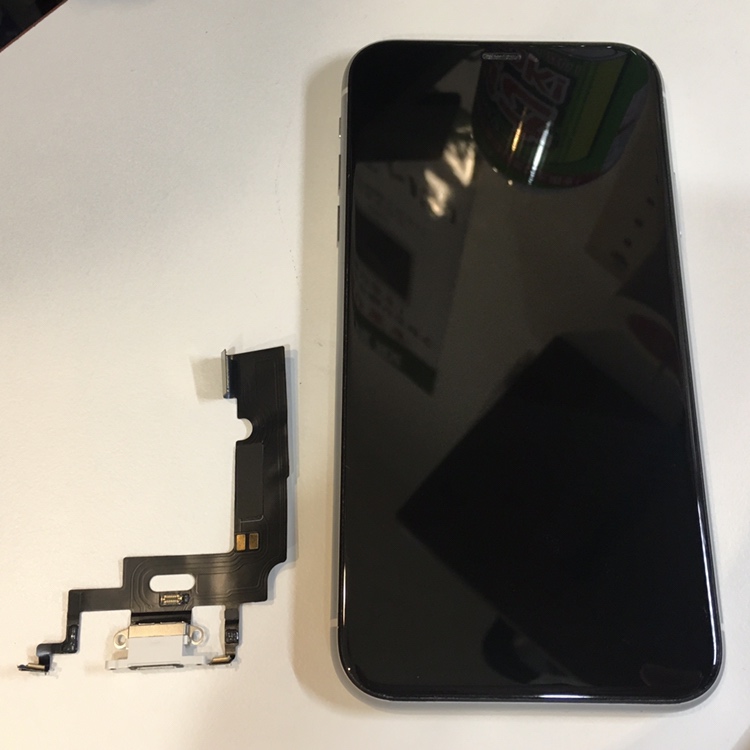 充電が出来なくなったiPhoneXR（アイフォン）の充電コネクタの修理を行いました！