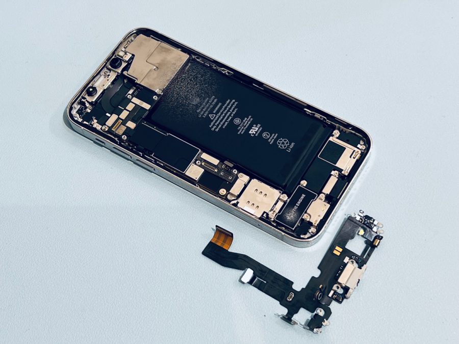 iPhone12Pro(アイフォン)の充電コネクター修理ならスマホ修理工房水戸オーパ店にお越しください！！