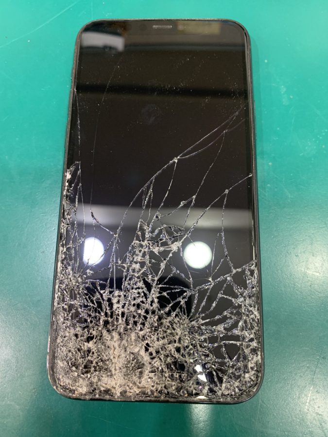 自転車から落として割れてしまったiPhone11Pro(アイフォン11プロ)の画面修理でお持ち込
