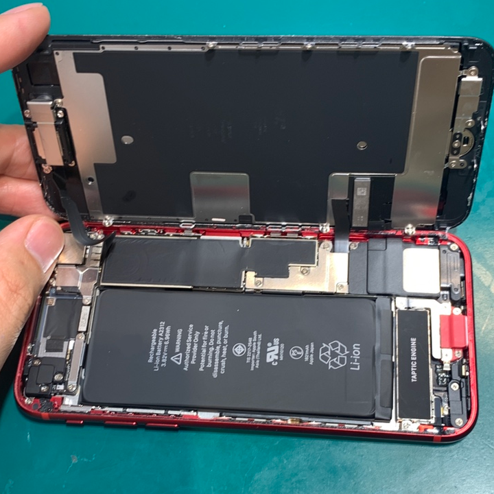 電池が弱ってきたらご相談ください！iPhoneSE 第二世代（アイフォンSE2）バッテリー交換【スマホ修理工房ココリア多摩