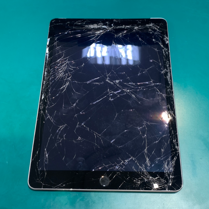 こんなにひどい破損でも修理できます！iPad第5世代（アイパッド5）タッチパネルガラス画面交換