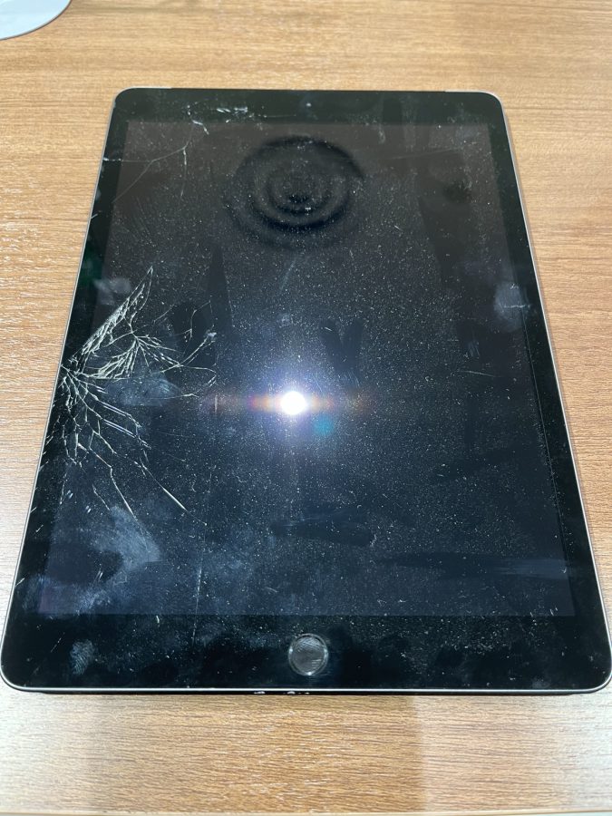 落として画面の割れたiPad7（アイパッドセブン）嬉しい即日修理行えます。【スマホ修理工房　仙台PARCO２店】