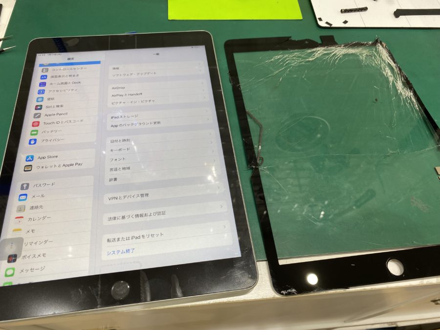 iPad9(第9世代)ガラスが割れてバキバキ。それすぐに当日直します(スマホ修理工房西大島店)