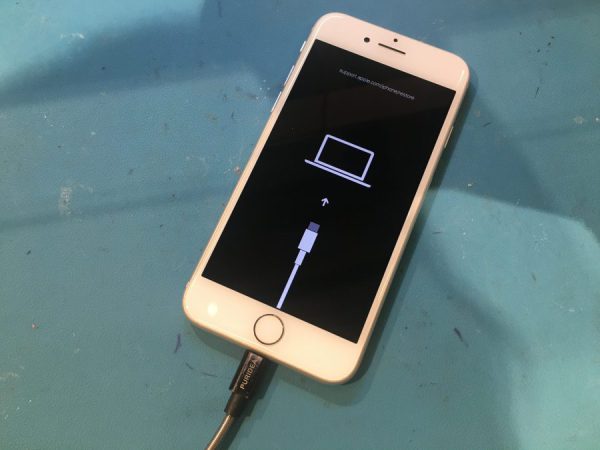 朝起きたらiPhone8（アイフォン）がリンゴループに…。諦めないで！スマホ修理工房渋谷店でデータ復旧できるかも！