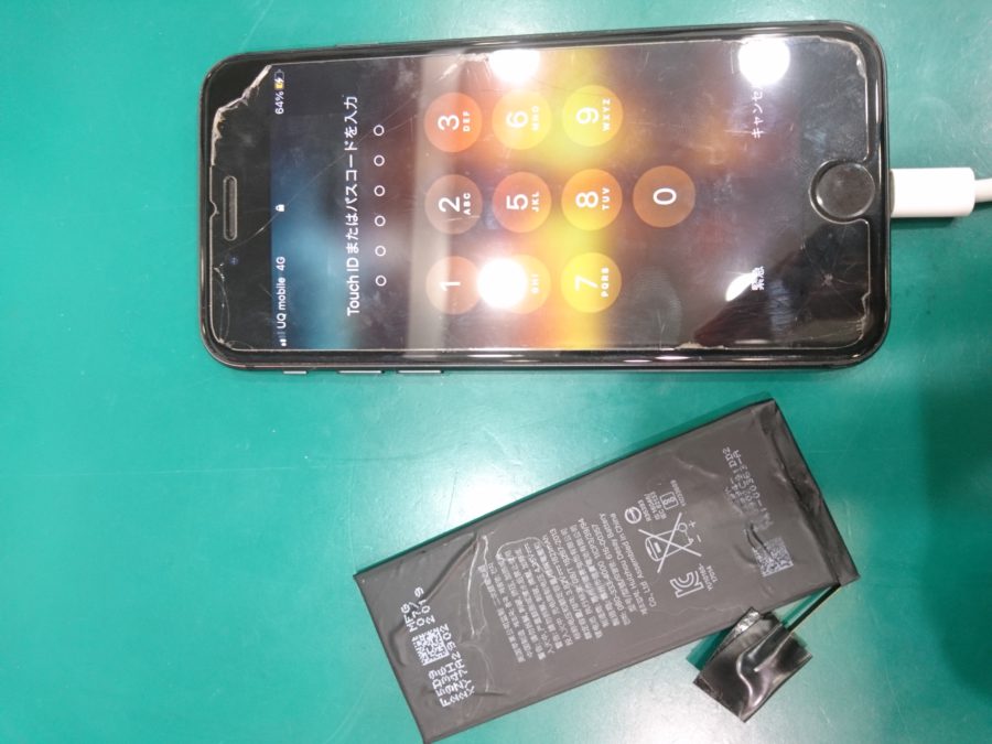 充電の減りの早くなってしまったiPhone8(アイフォン8)のバッテリー交換修理をお持ち込み頂きました。