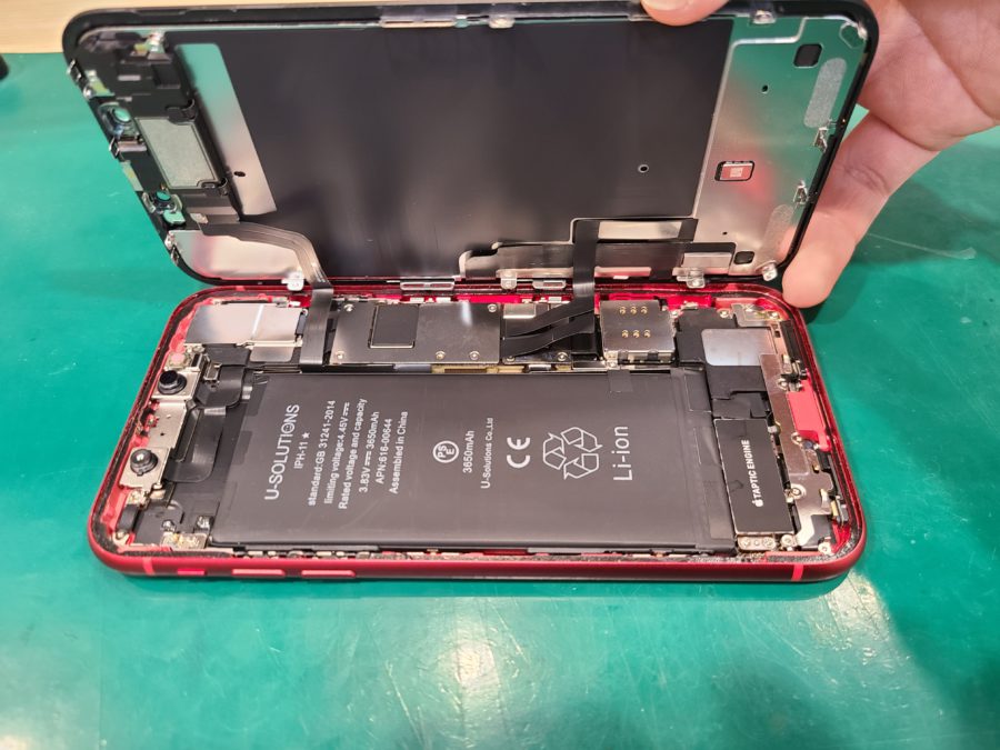iPhone11(アイフォン)のバッテリー交換はJR千葉駅から改札出てスグのスマホ修理工房ペリエ千葉店へ!