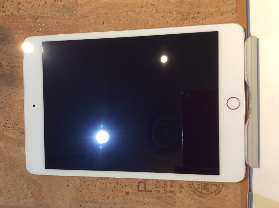 iPad mini4(アイパッドミニ4)バッテリーの劣化により起動ができない…(>_<)