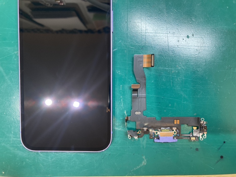 iPhone12(アイフォン)の充電口修理もスマホ修理工房新宿ペペ店ならご対応可能✨