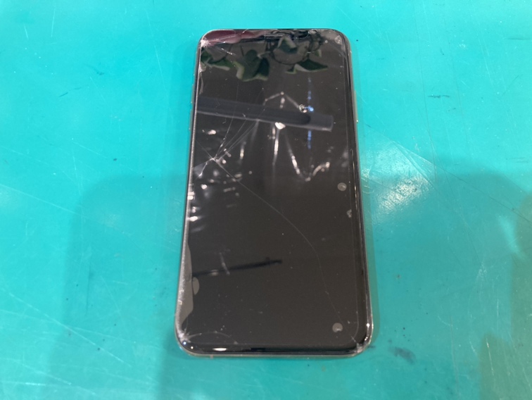 iPhone11Pro(アイフォン)の画面割れ・タッチの調子が悪い時はスマホ修理工房新宿ペペ店へ！