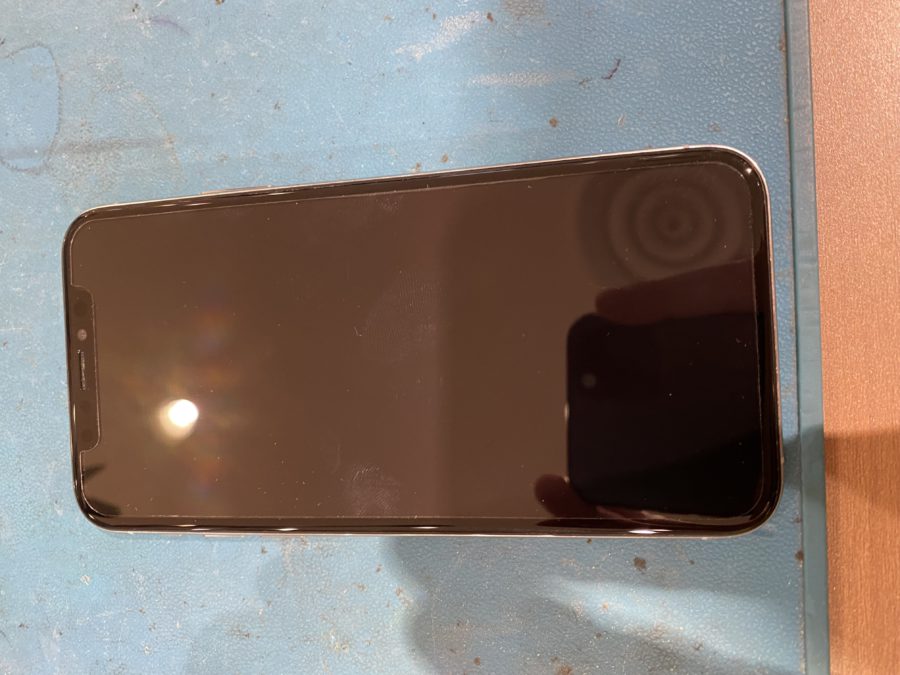 起動しなくなってしまったiPhoneXS(アイフォンテンエス)バッテリーの交換で修理が出来ます!