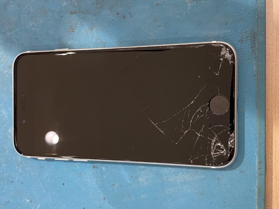 液晶が映らないiPhoneSE(アイフォンエスイー)当店なら即日修理が可能です!【スマホ修理工房 仙台PARCO2店】