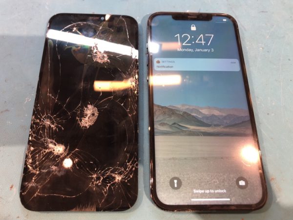 バキバキに割れて画面が映らないiPhone12ProMax（アイフォン）もスマホ修理工房渋谷店なら即日で修理できます！