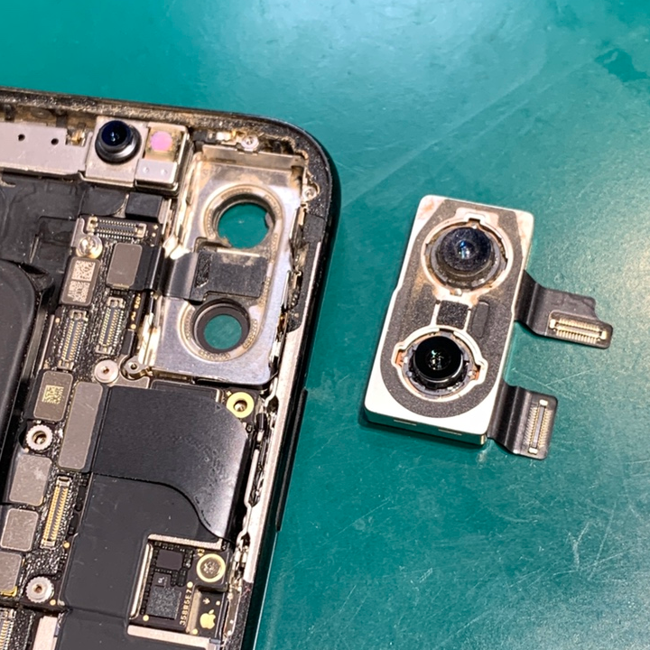 カメラの不具合、レンズガラスの割れにもご対応します！iPhoneXS（アイフォン）カメラユニット交換