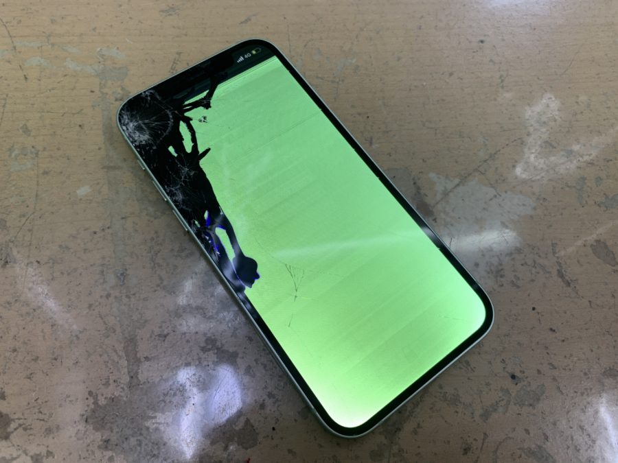 iPhone12 画面が映らない！　【液晶破損 画面交換修理】