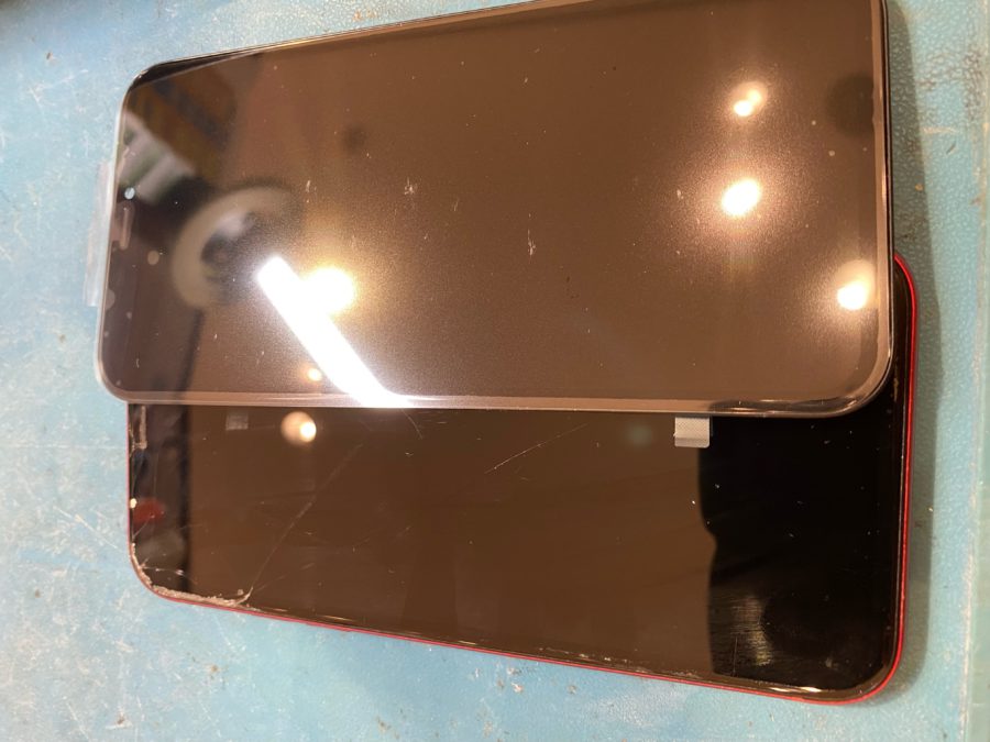仙台市からお越しのお客様より液晶不良の起こったiPhone11(アイフォンイレブン)をお持ち込み頂きました!