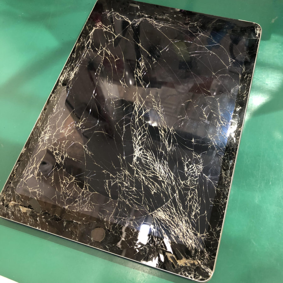 iPad 5（アイパッド第５世代）の画面割れ！データそのままでお返し可能です♪【スマホ修理工房池袋P‘パルコ店】へ！