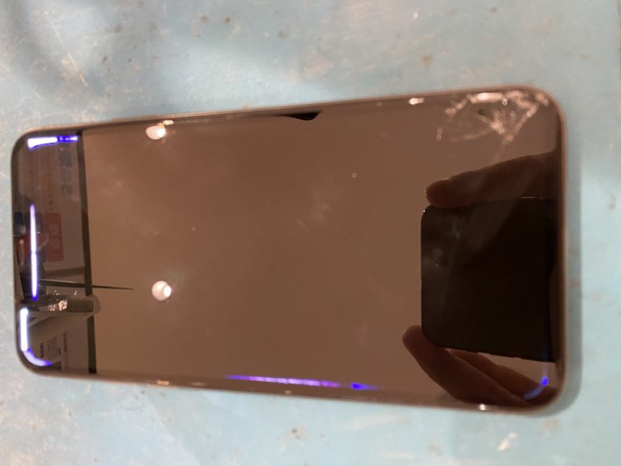 液晶不良でなにも見えないiPhone11proMax(アイフォンイレブンプロマックス)即日修理が可能です