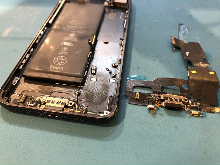 iPhone7（アイフォン）が充電できなくなっても諦めないで…！スマホ修理工房渋谷店で直せるんです！