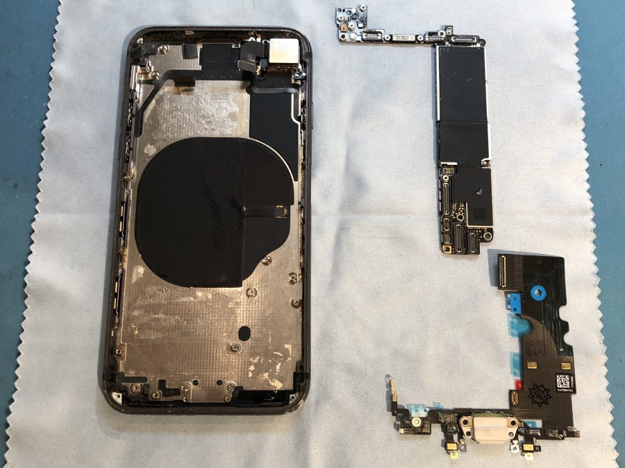 iPhone8（アイフォン）が水没してしまった…?でも大丈夫！スマホ修理工房渋谷店でデータが消えずに直るかも！