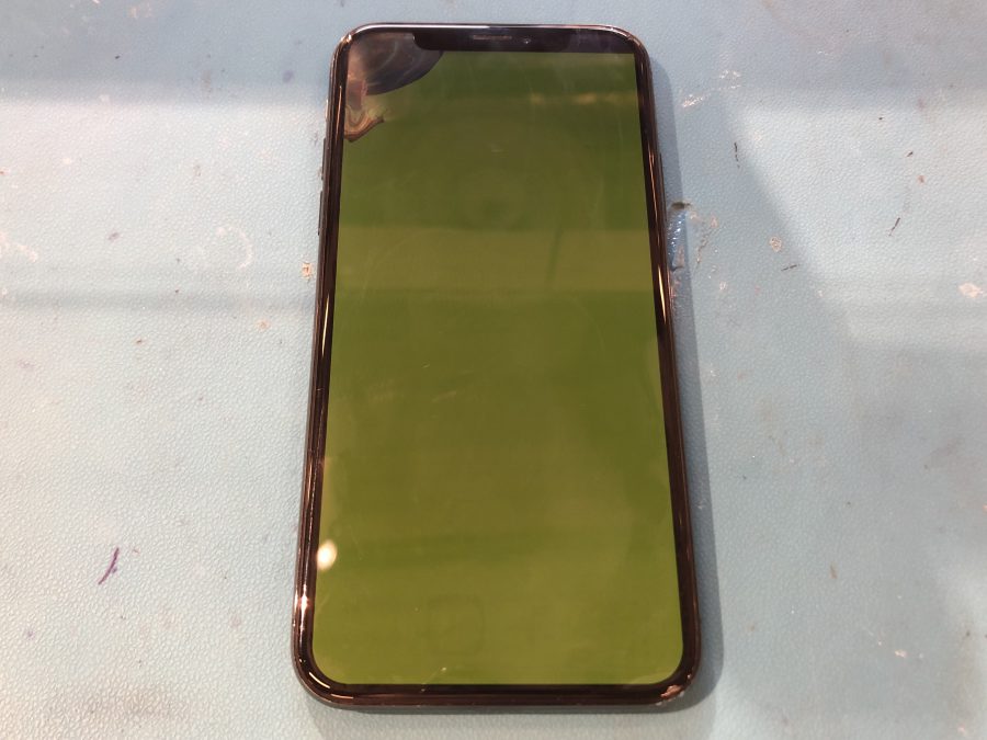 iPhoneX（アイフォン）の液晶画面が全面緑に…　こんな状態からでもスマホ修理工房渋谷店なら直せるんです！