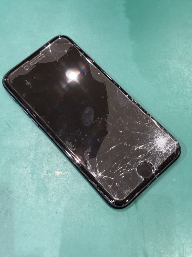 画面割れiPhoneSE第二世代(アイフォン)の修理を承りました！【スマホ修理工房仙台PARCO２店】