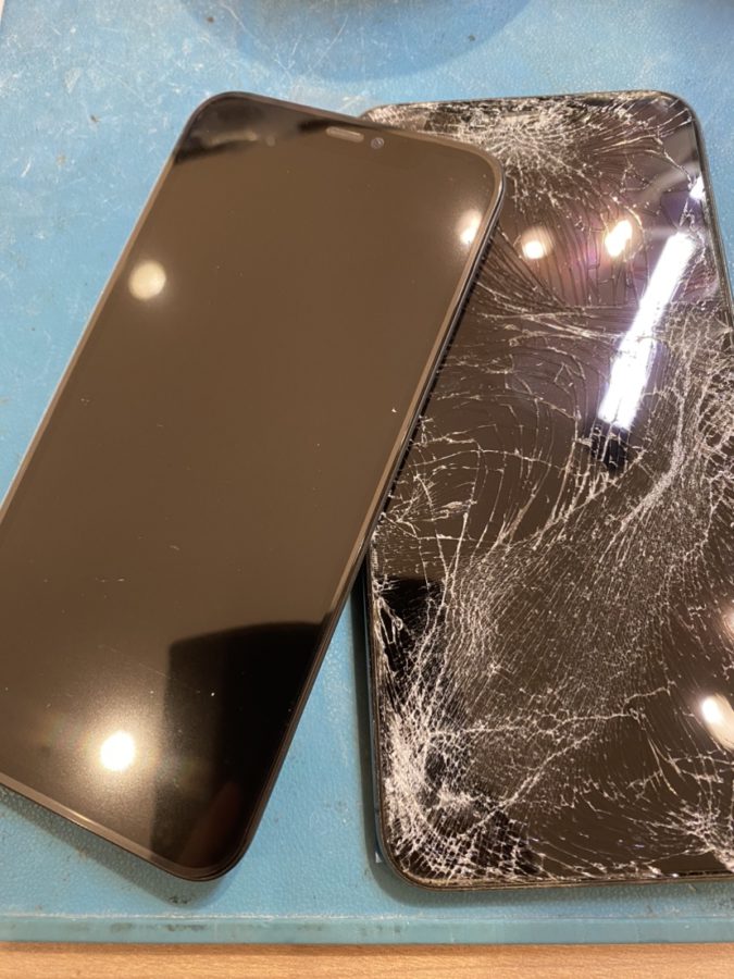 画面が割れてしまったiPhone11ProMAX(アイフォンイレブンプロマックス)修理承りました！