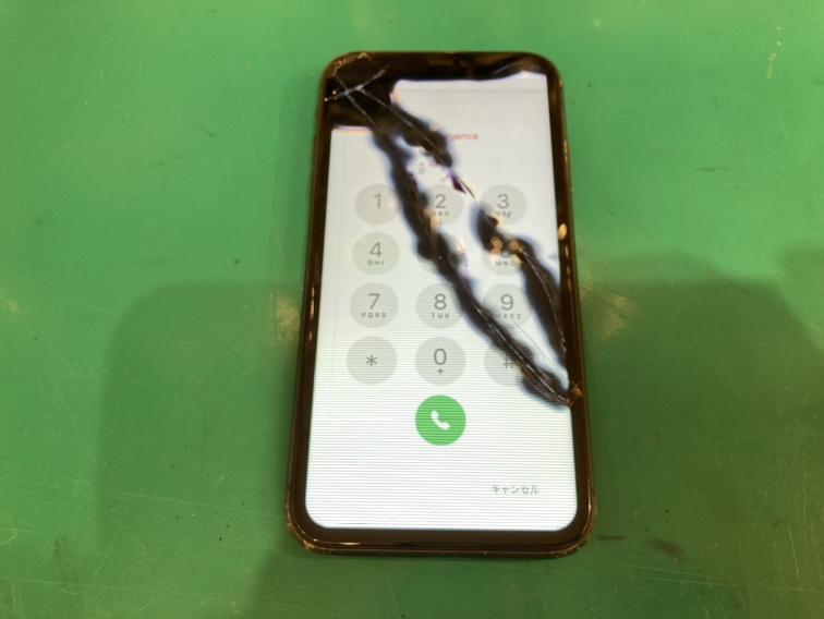 iPhone11(アイフォン)の画面交換なら最短30分でできます✨【スマホ修理工房新宿ペペ店】