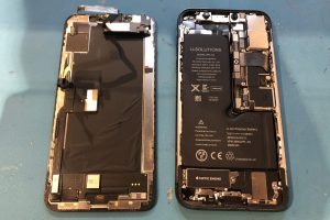 iPhoneXS（アイフォン）のバッテリー交換修理ならデータそのまま、即日修理のスマホ修理工房渋谷店へ！