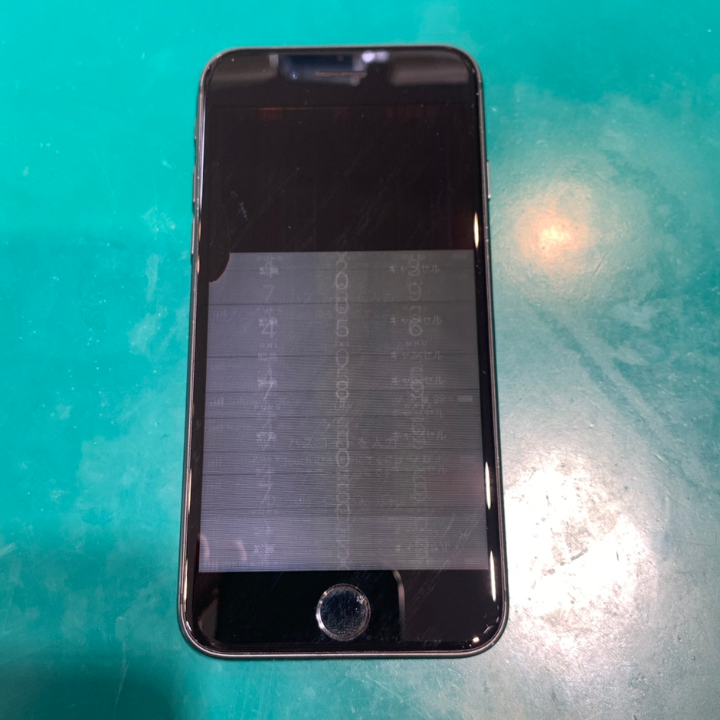 表示がおかしくなったiPhoneの修理は当店で、すぐご対応できます！iPhone8（アイフォン）画面交換修理