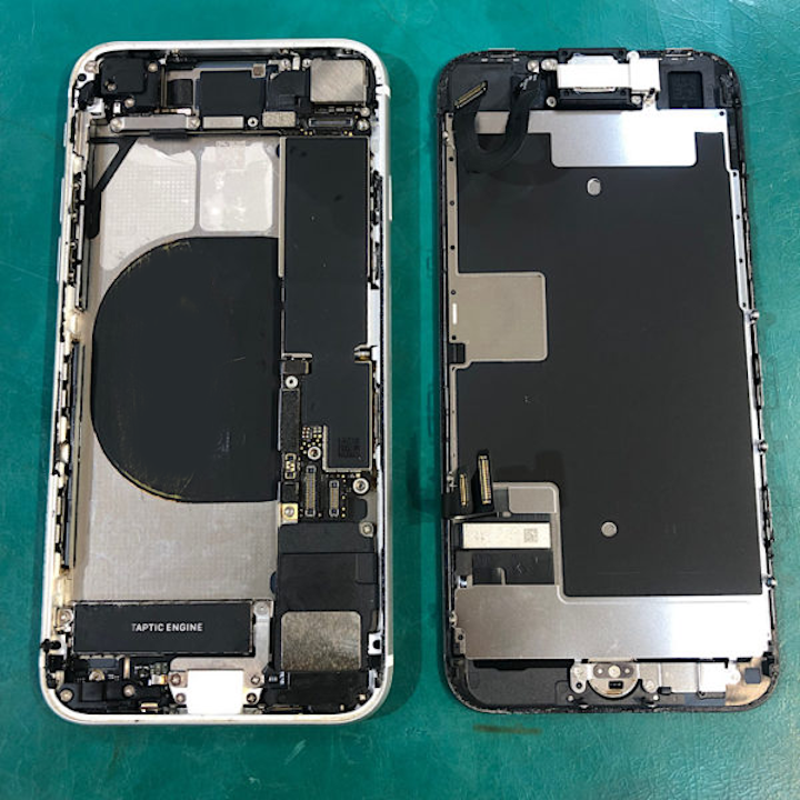 端末に隙間が！！原因はバッテリーの寿命？！iPhoneSE2（アイフォンエスイーツー）バッテリー交換