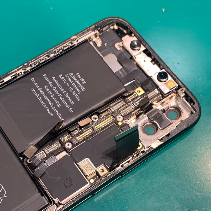 水に落として電源がつかない、そんなトラブルもご相談ください！iPhoneX（アイフォン）水没復旧作業