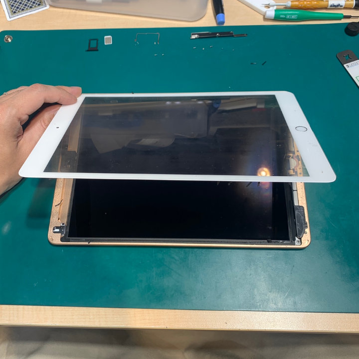 こんなにひどい破損でも修理できます！iPad第5世代（アイパッド5）タッチパネルガラス画面交換