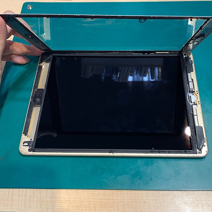 突然電源がつかなくなった？！大切なゲームデータを取り出したい！！　iPad第5世代（アイパッド）　　バッテリー交換