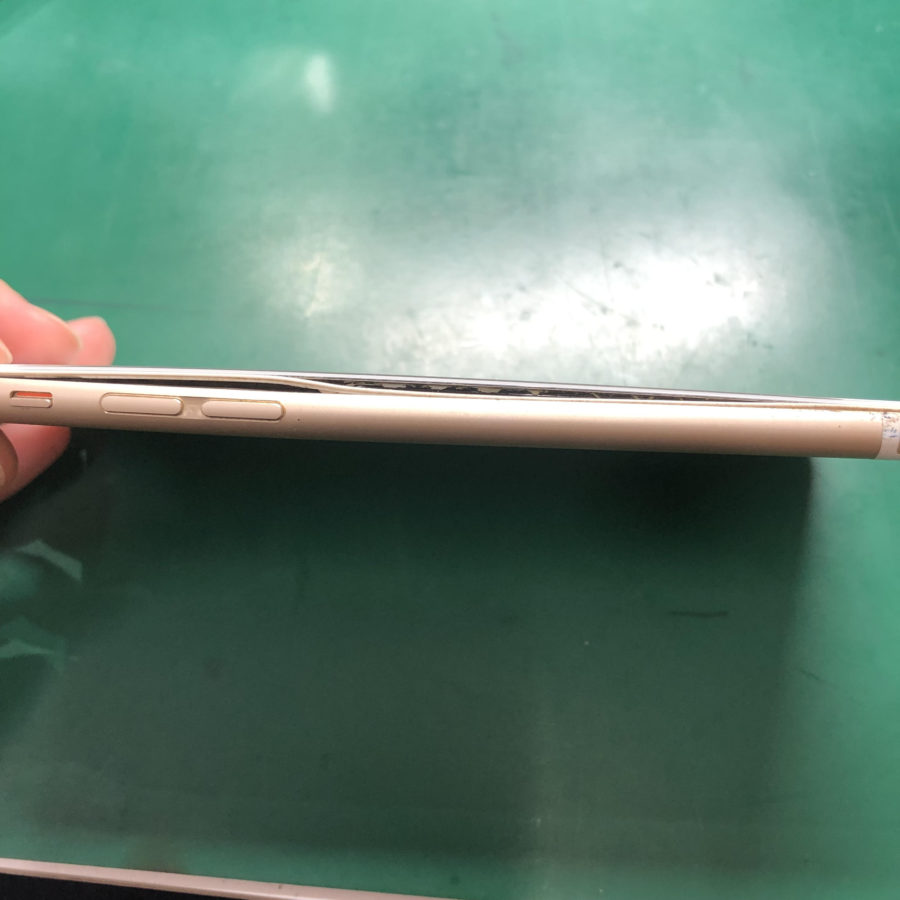 画面が浮いてしまったiPhone6（アイフォン6）は【スマホ修理工房池袋P‘パルコ店】へ！