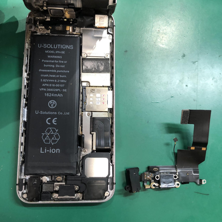 充電ができなくなってしまったiPhoneSE（第１世代）は、【スマホ修理工房池袋P‘パルコ店】へ！