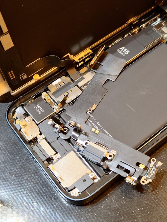 充電ができなくなったiPhone13の修理なら、スマホ修理工房新宿ペペ店にご相談ください!!